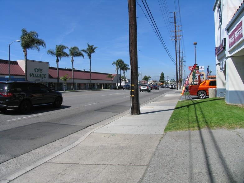 More Photos Of 1149-1163 N Tustin St, Orange General Retail For Lease