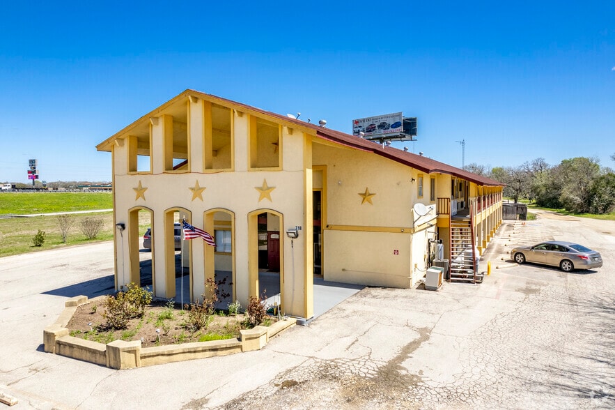 Primary Photo Of 718-720 N La Grange St, Flatonia Hotel For Sale