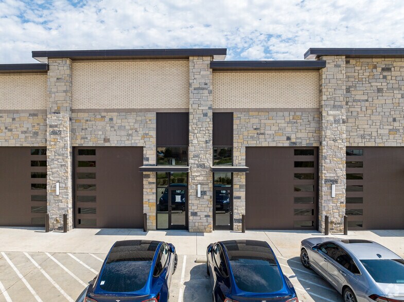 More Photos Of 2601 TX-121, Lewisville Showroom For Sale