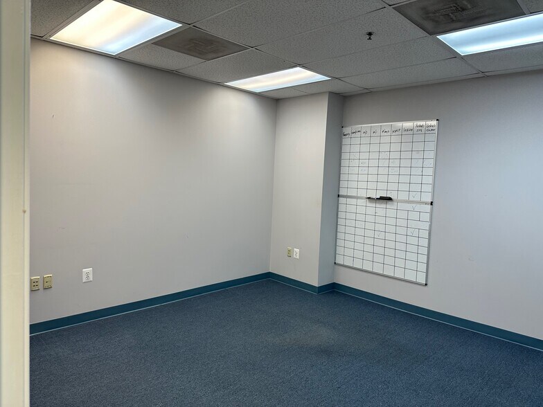More Photos Of 4004 Genesee Pl, Woodbridge Medical For Lease
