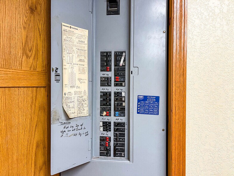 More Photos Of 459 Southgate Dr, Tomahawk Industrial For Sale