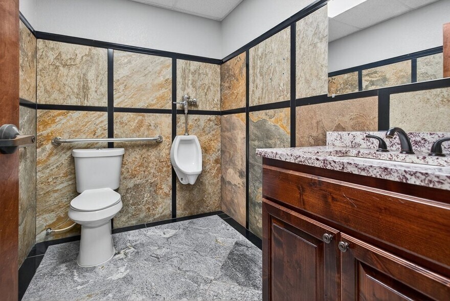 More Photos Of 16751 W Basin St, Odessa Warehouse For Sale