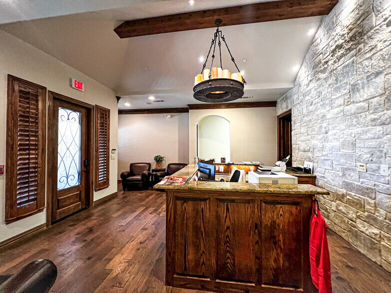 More Photos Of 1312 Glade Rd, Colleyville Loft Creative Space For Sale