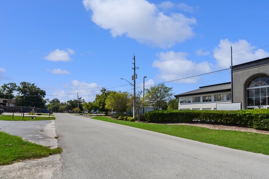 More Photos Of 9512 Sunbeam Center Dr, Jacksonville Office For Lease