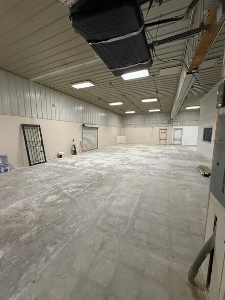 More Photos Of 7737 E 42nd Pl, Tulsa Warehouse For Lease