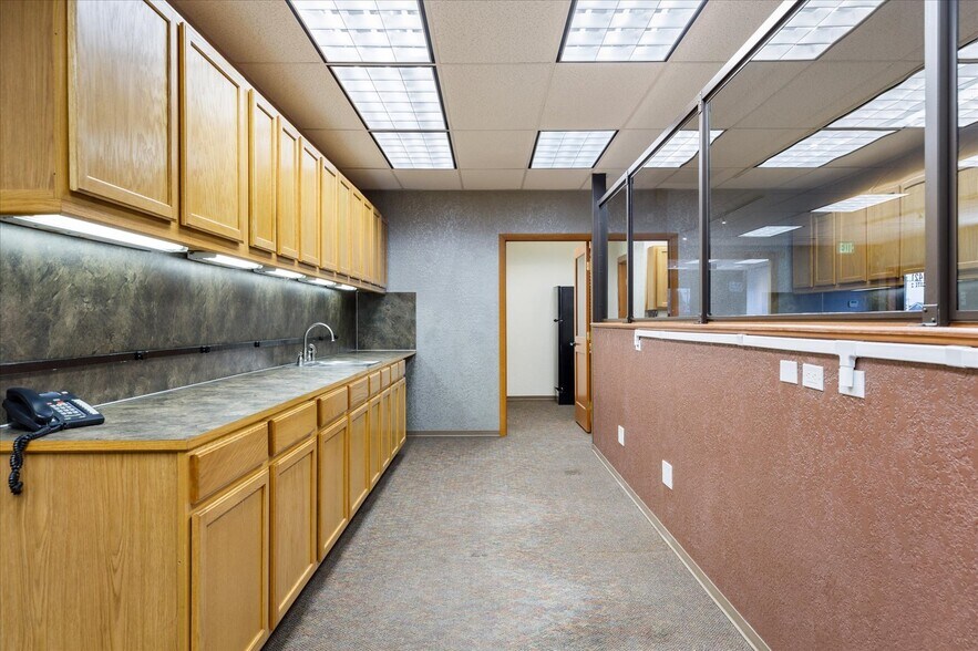 More Photos Of 1421 SW Barlow St, Oak Harbor General Retail For Sale