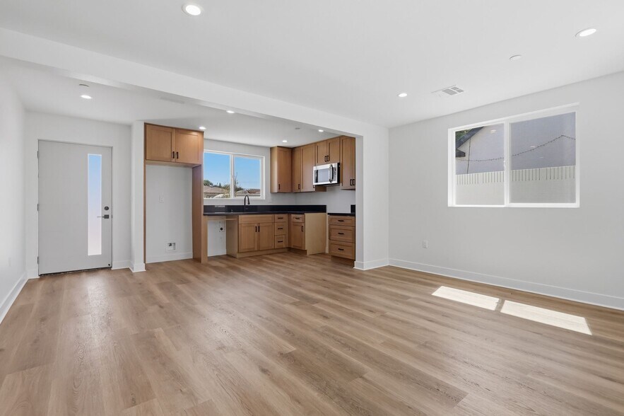More Photos Of 1507 W 83rd St, Los Angeles Apartments For Sale