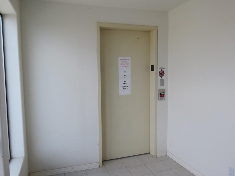 More Photos Of 1306 E Calvada Blvd, Pahrump Office Residential For Lease
