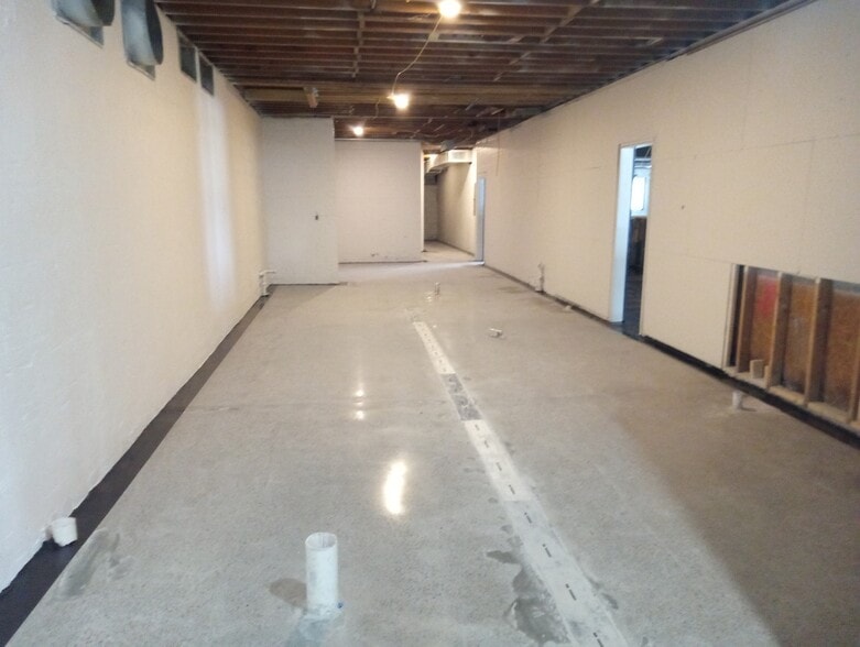 More Photos Of 10201 Abercorn St, Savannah Bar For Lease