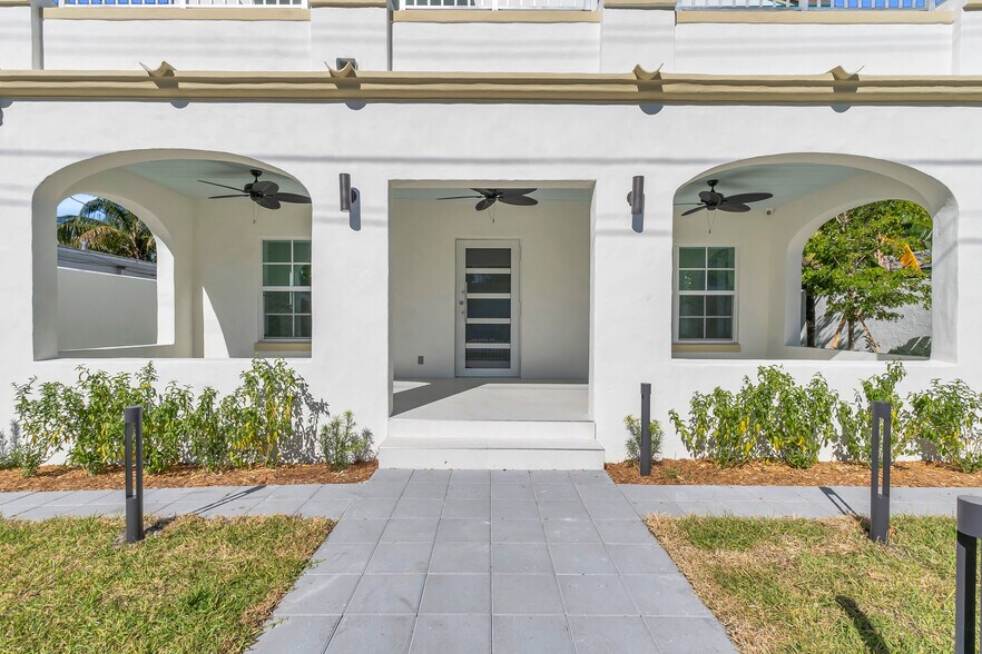 More Photos Of 563 NE 67th St, Miami Medical For Lease