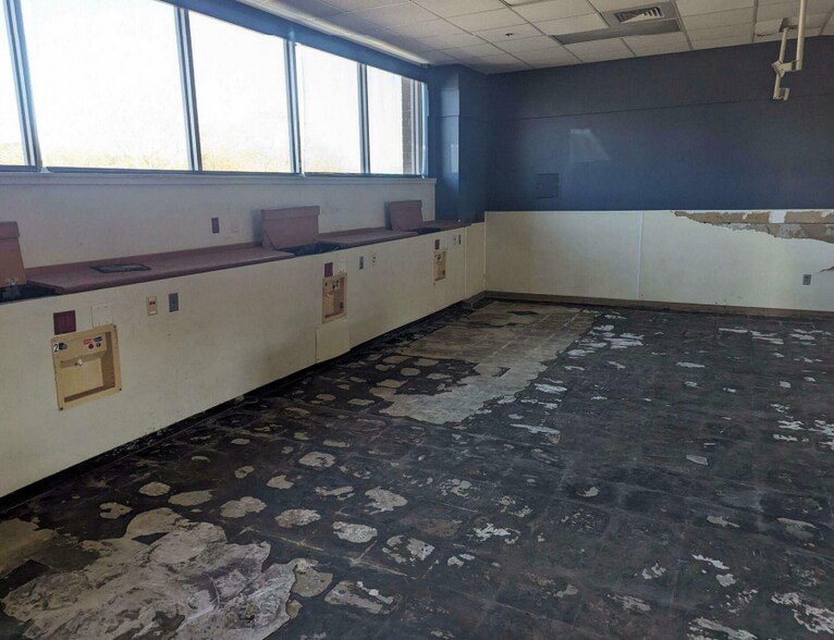 More Photos Of 901 Westlake Mall, Bessemer Medical For Sale