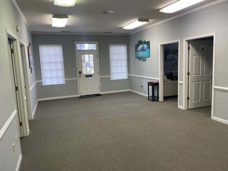 More Photos Of 3723 Old Forest Rd, Lynchburg Office For Lease