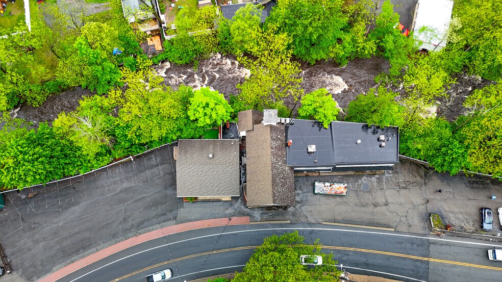 More Photos Of 15 Hamburg Tpke, Bloomingdale Office For Sale