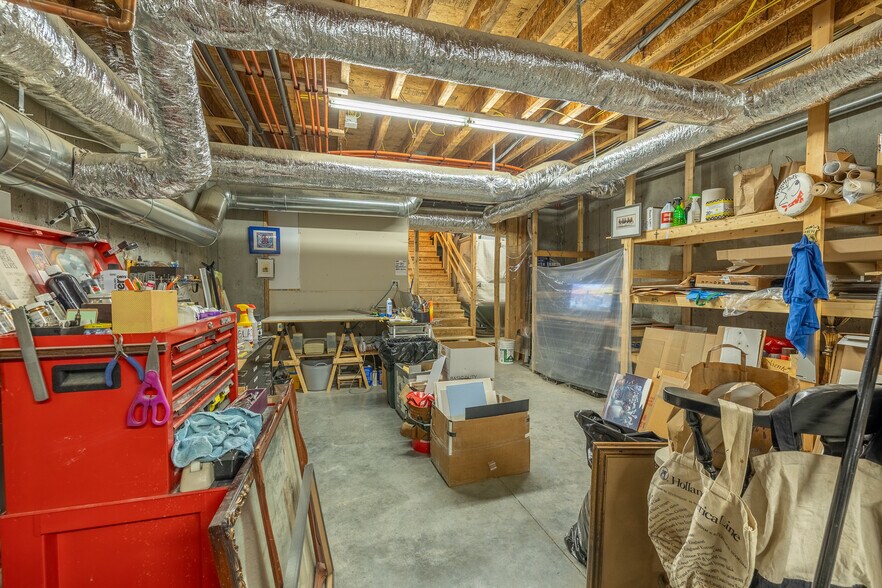 More Photos Of 114 Cemetery Ave, Manchester Center Office For Sale