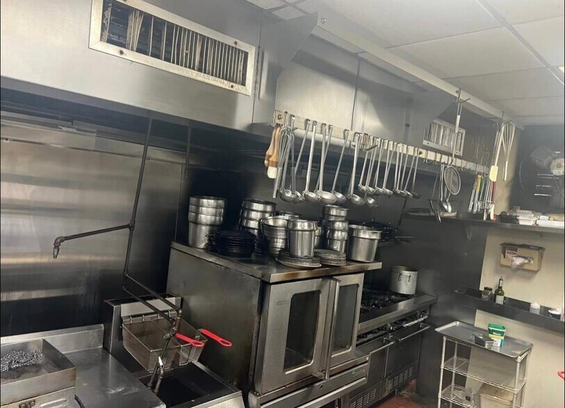 More Photos Of 161-50 Cross Bay Blvd, Howard Beach Fast Food For Lease