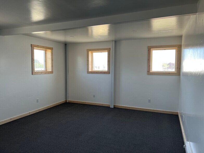 More Photos Of 3990 Broadway St, Eureka Showroom For Sale