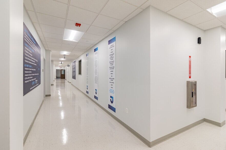 More Photos Of 727 Norristown Rd, Lower Gwynedd Research And Development For Lease