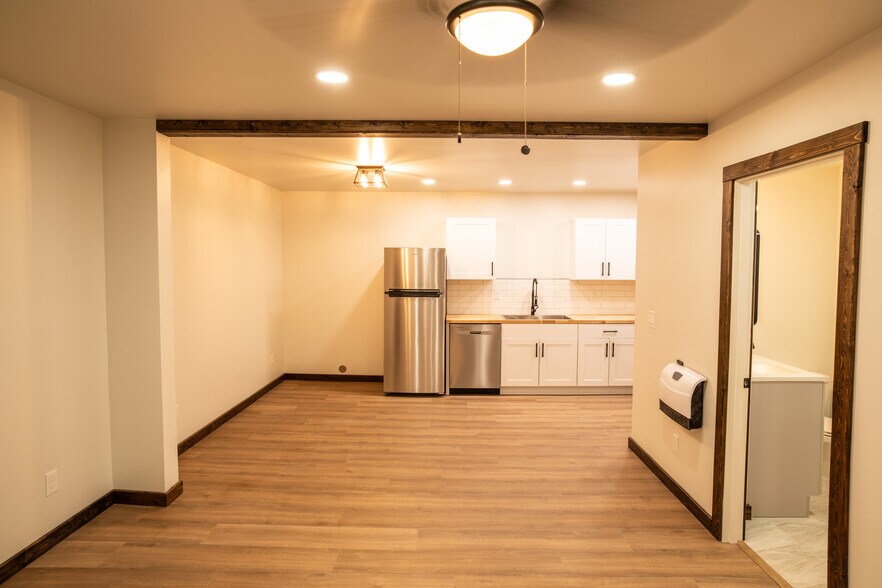 More Photos Of 152 Johnson Ave, Orofino Bar For Lease