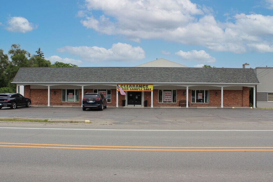 More Photos Of 5665 Auburn Rd, Shelby Township Freestanding For Lease