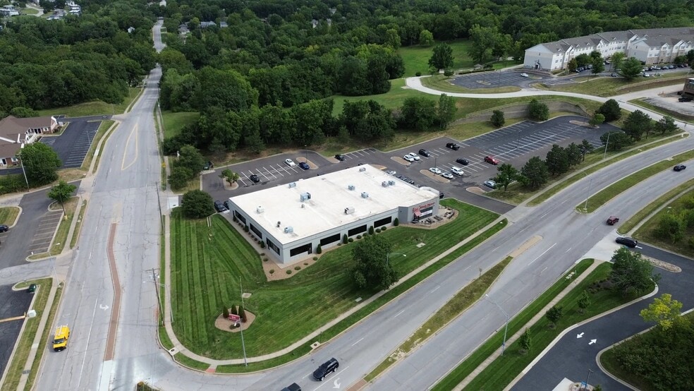 More Photos Of 310 NW Englewood Rd, Gladstone Office For Sale
