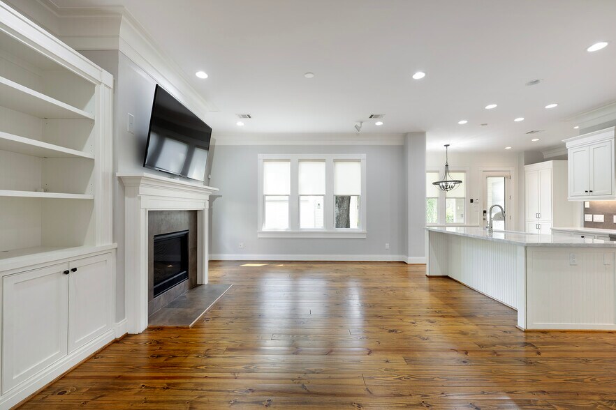 More Photos Of 1226 Heights Blvd, Houston Office For Sale