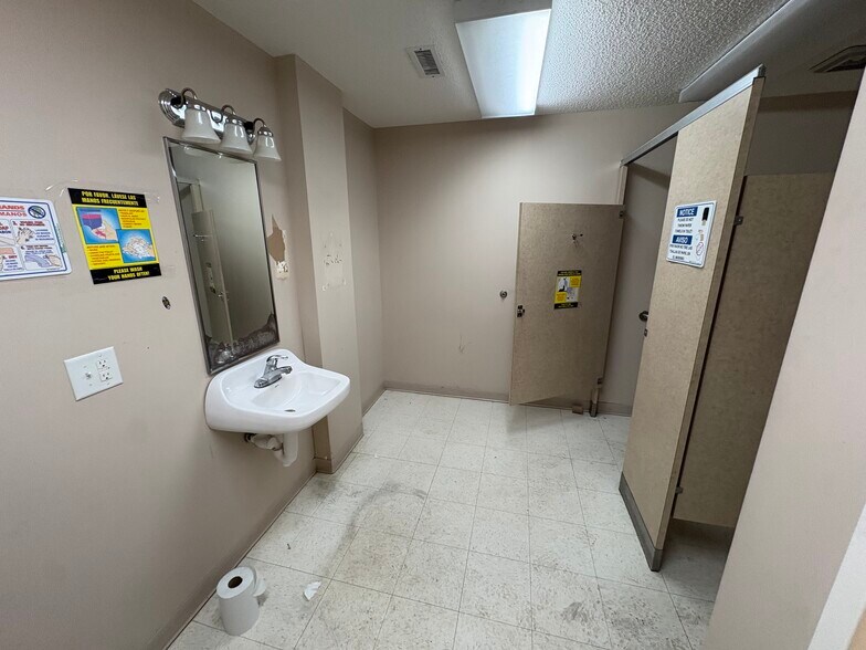 More Photos Of 11375 US-701 Hwy, Elizabethtown Refrigeration Cold Storage For Sale