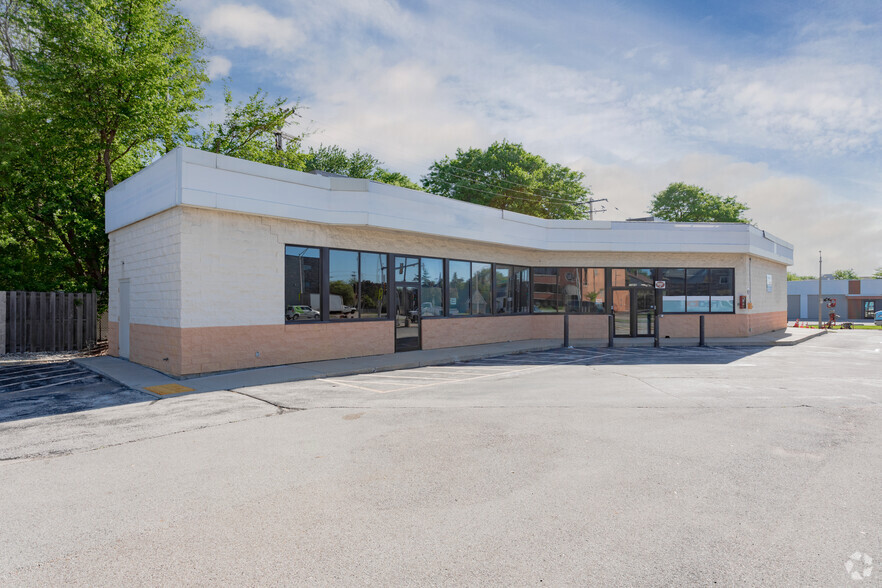 Primary Photo Of 11216 W Bluemound Rd, Wauwatosa Convenience Store For Lease