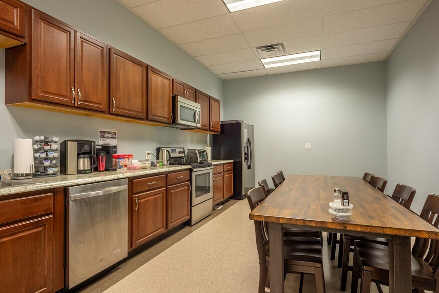 More Photos Of 4580 W Post Rd, Las Vegas Office For Sale