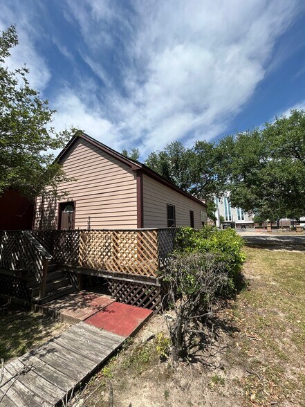 More Photos Of 420 W 19th St, Houston General Retail For Lease