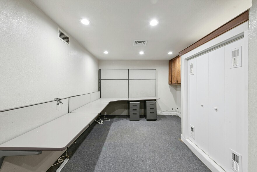 More Photos Of 7685 Northcross Dr, Austin Office For Lease