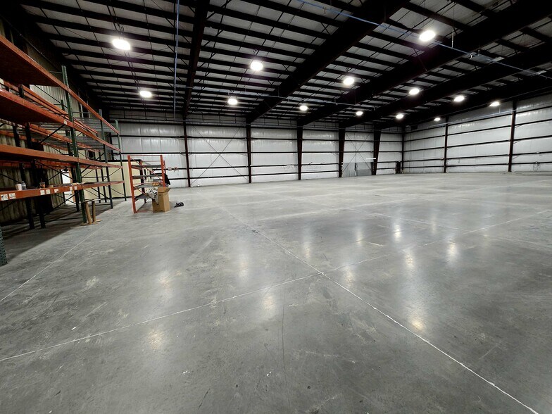 More Photos Of 231 Commerce Dr, Fall River Warehouse For Lease