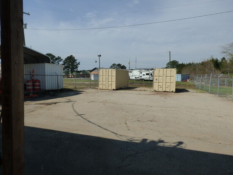 More Photos Of 2978 Gillespie St, Fayetteville Flex For Lease