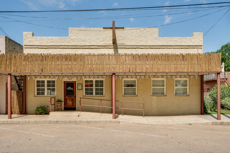 More Photos Of 109 N Main St, Henrietta Specialty For Sale