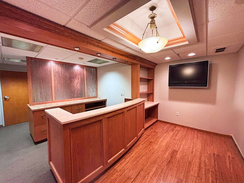 More Photos Of 1151 Bethel Rd, Columbus Medical For Lease