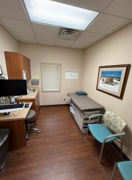 More Photos Of 510 Emergency Dr, Lexington Medical For Sale