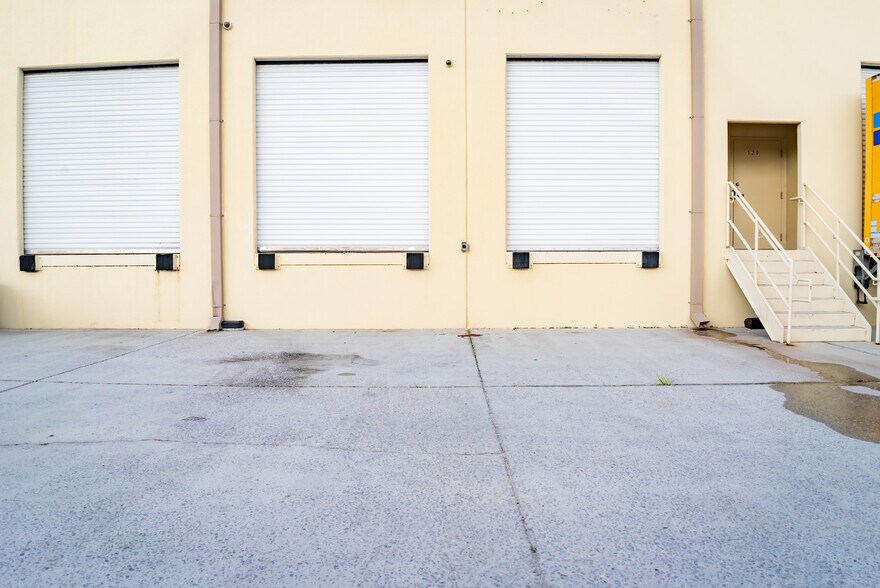 More Photos Of 6457 Hazeltine National Dr, Orlando Warehouse For Sale