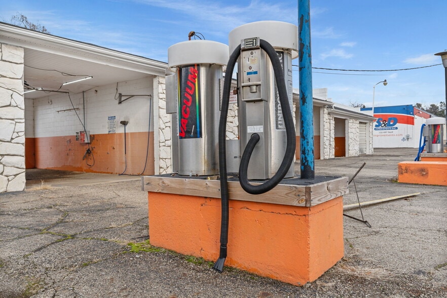 More Photos Of 1620 Keuper Blvd NE, Massillon Carwash For Sale