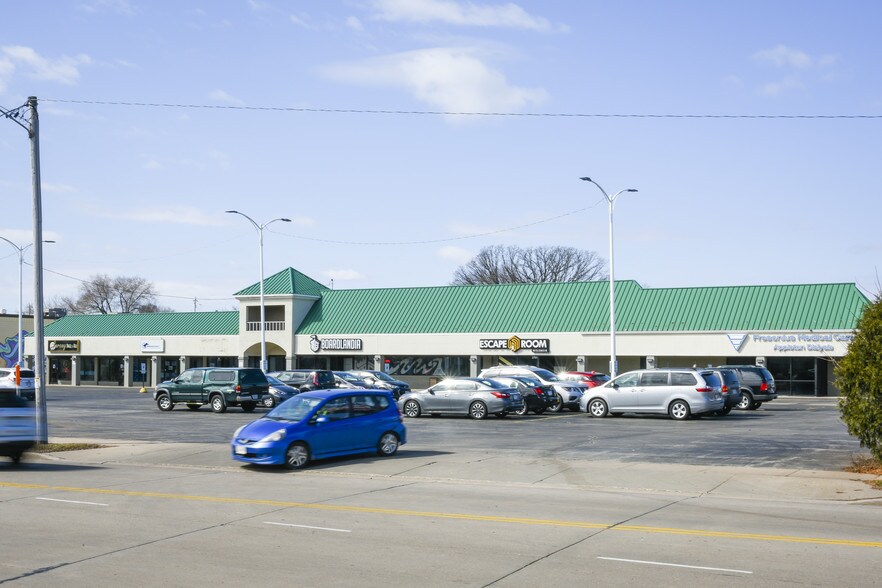 More Photos Of 2701 N Oneida St, Appleton Freestanding For Lease