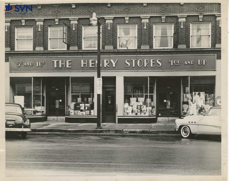 More Photos Of 220-222 W State St, Geneva Storefront For Sale