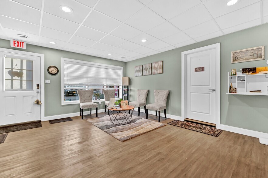 More Photos Of 6576 E Quaker St, Orchard Park Freestanding For Sale