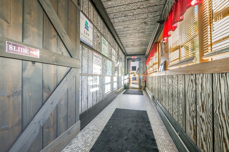 More Photos Of 617 S Washington St, New Paris Bar For Sale