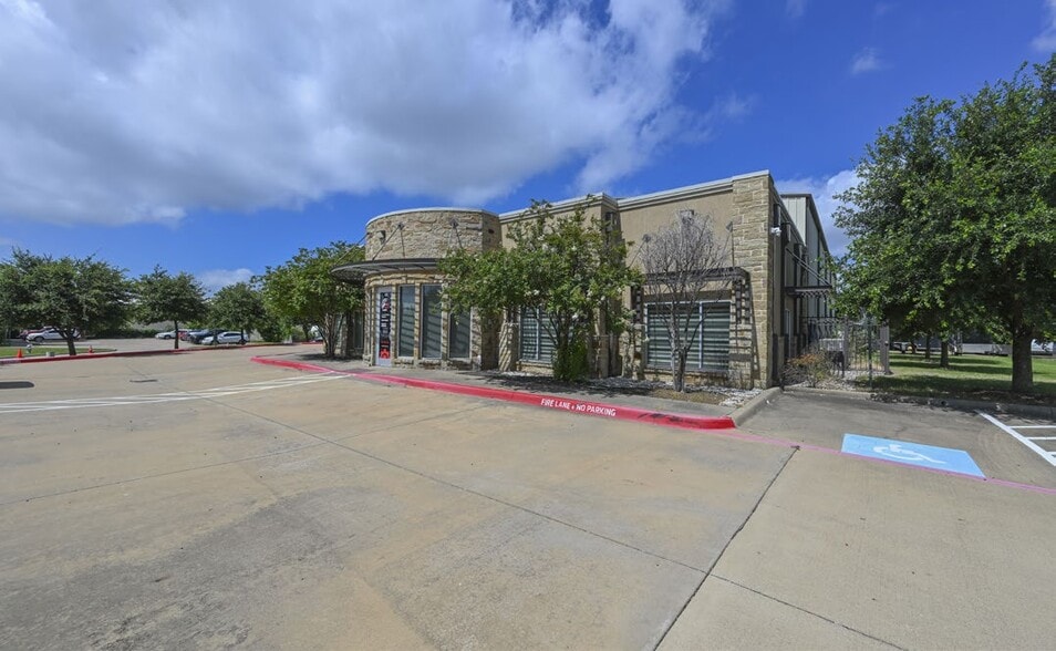 More Photos Of 428 N Aston Dr, Sunnyvale Showroom For Sale