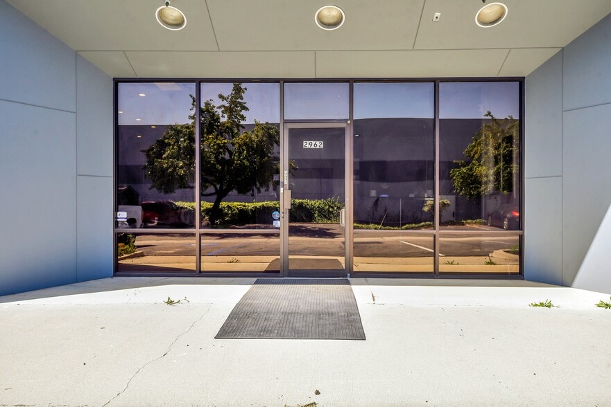 More Photos Of 2962 Seaborg Ave, Ventura Warehouse For Sale