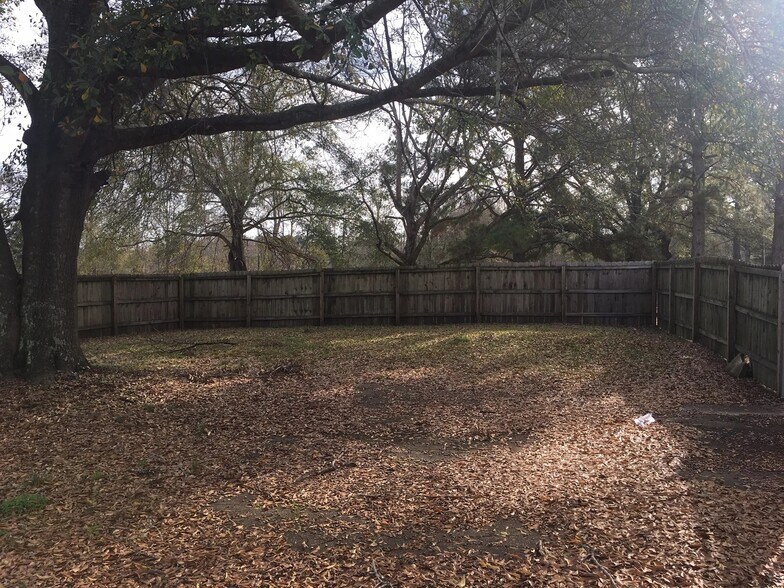 More Photos Of 716 W Georgetown St, Crystal Springs Office For Lease