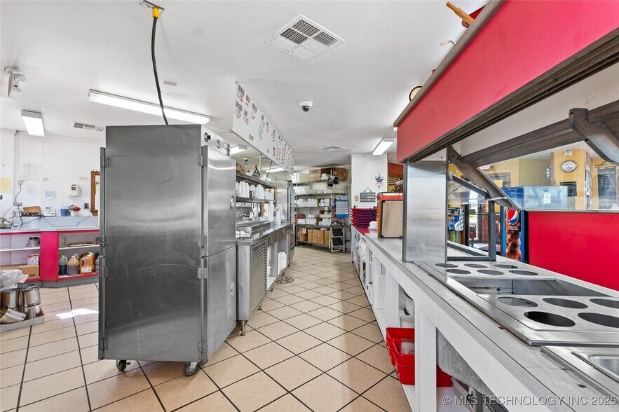 More Photos Of 18753 Oklahoma 100, Webbers Falls Restaurant For Sale