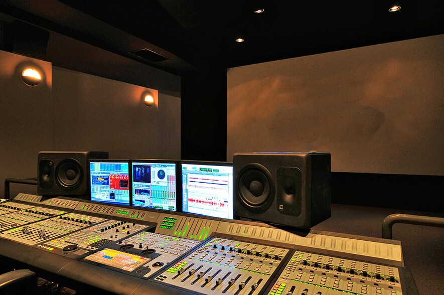 More Photos Of 5325 Topanga Canyon Blvd, Woodland Hills Office Residential For Lease