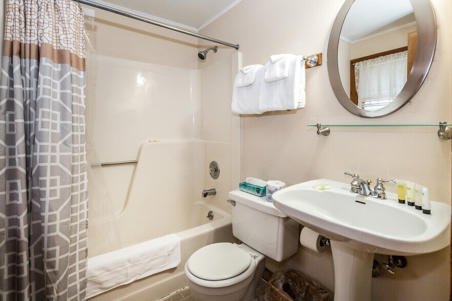 More Photos Of 78 Cream Hill Rd, Mendon Hospitality For Sale