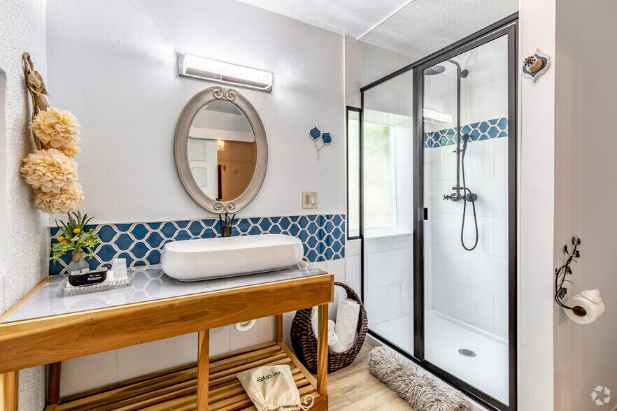 More Photos Of 1128 E Manatee Ave, Bradenton Hotel For Sale