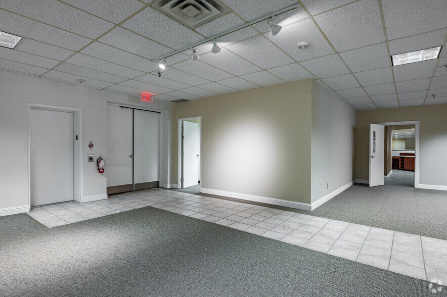 More Photos Of 4505 LBJ Fwy, Farmers Branch Freestanding For Lease