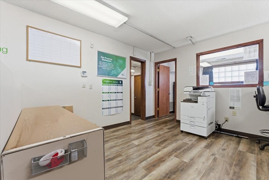 More Photos Of 1824 2nd Ave, Council Bluffs Office For Lease